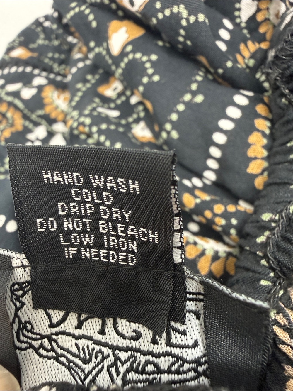 Angie Black Gold Paisley Boho Maxi Dress Rayon Size Large Coastal Cowgirl - Picture 4 of 5
